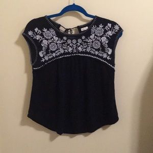 Hollister embroidered short sleeve blouse